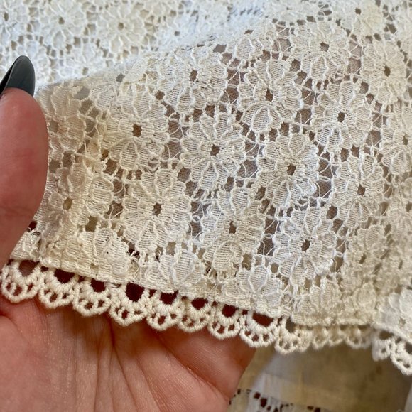 KIMCHI BLUE || CROCHET LACE HOT PANT - Picture 3 of 6